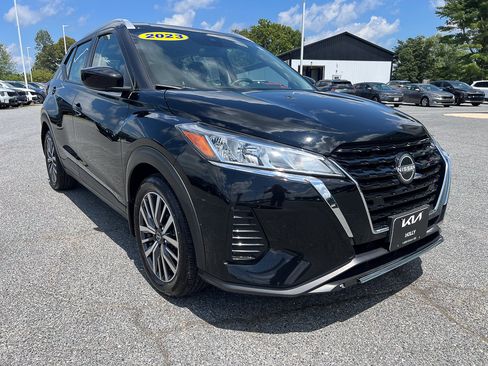 Used 2023 Nissan Kicks SV FWD image 10