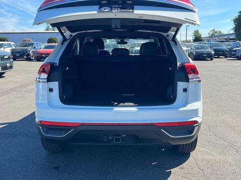 Used 2024 Volkswagen Atlas Cross Sport SE AWD/4WD image 8