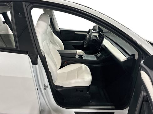 Certified 2023 Tesla Model Y AWD image 13