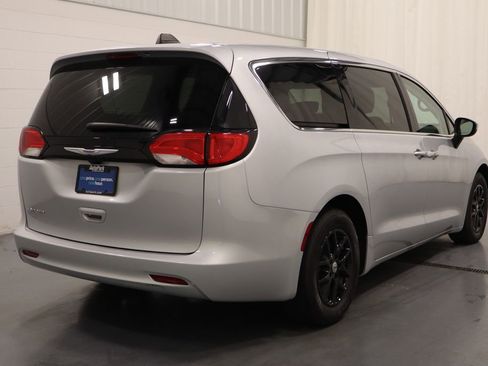 Certified 2023 Chrysler Voyager LX FWD image 9