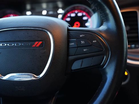 Used 2019 Dodge Charger SXT image 11