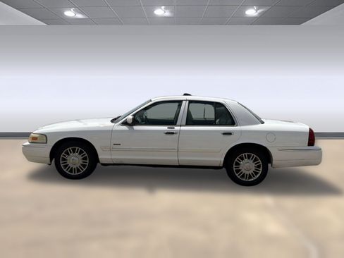 Used 2010 Mercury Grand Marquis LS RWD image 2