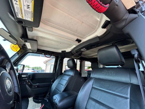 Used 2012 Jeep Wrangler Unlimited Sahara AWD/4WD image 18