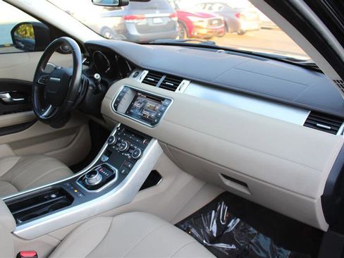 Used 2016 Land Rover Range Rover Evoque SE Premium image 13