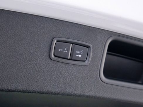 New 2026 Porsche Macan image 36