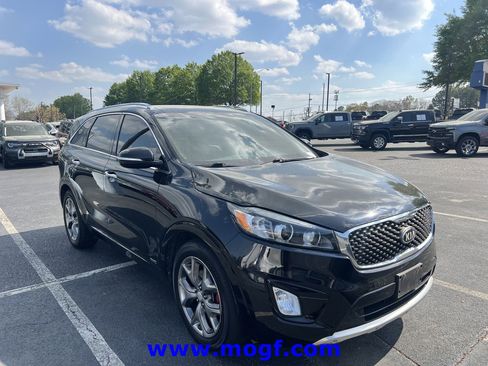 Used 2017 Kia Sorento SX image 4