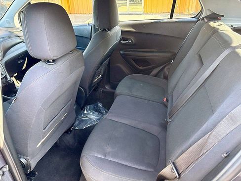 Used 2018 Chevrolet Trax LS w/ LPO, Cargo Package FWD image 16