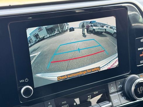 Used 2024 Toyota Highlander XLE image 33