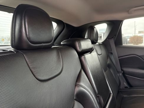 Used 2020 Jeep Cherokee Limited image 31