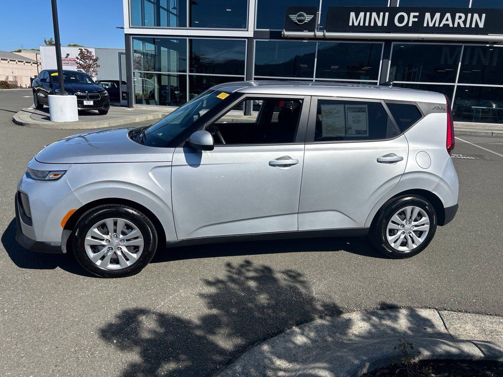Used 2021 Kia Soul LX FWD image 2