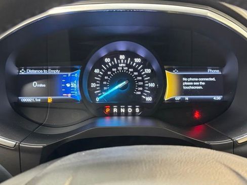 Used 2017 Ford Edge Titanium w/ Technology Package FWD image 9