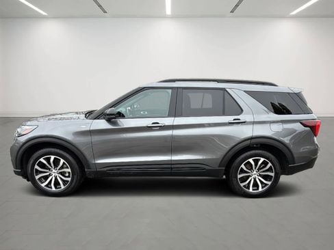 Used 2025 Ford Explorer ST-Line image 2