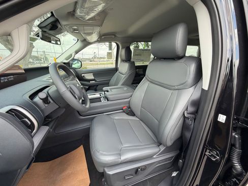 New 2026 Ford Expedition Active image 7