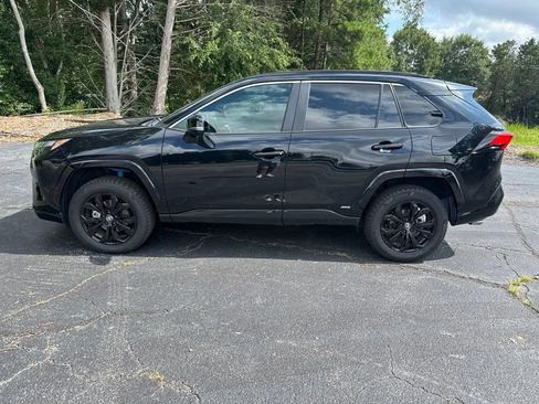 Used 2024 Toyota RAV4 SE AWD/4WD image 2