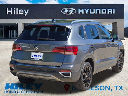 Used 2023 Volkswagen Taos SE w/ Black Wheel Package FWD image 4