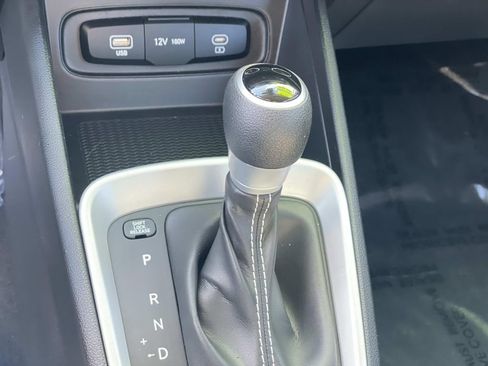 Certified 2025 Hyundai Venue SE image 16