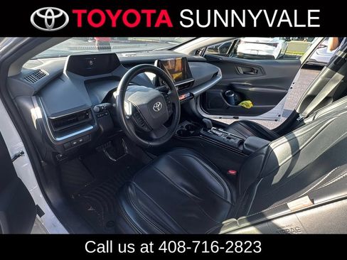 Used 2025 Toyota Prius LE FWD image 4