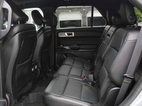 Used 2020 Ford Explorer Limited w/ Hybrid Equipment Group 310A AWD/4WD image 27