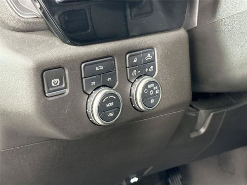 Used 2025 GMC Sierra 1500 SLT AWD/4WD image 16