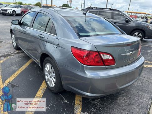 Used 2010 Chrysler Sebring Touring FWD image 3
