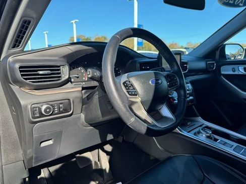 Used 2023 Ford Explorer Limited w/ Equipment Group 301A image 17