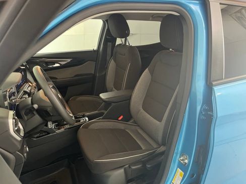 Used 2025 Chevrolet TrailBlazer LS w/ LS Convenience Package FWD image 19