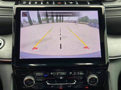 Used 2022 Jeep Grand Cherokee Overland AWD/4WD image 27