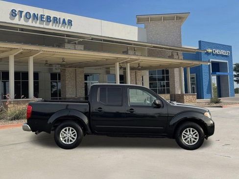 Used 2019 Nissan Frontier SV image 4