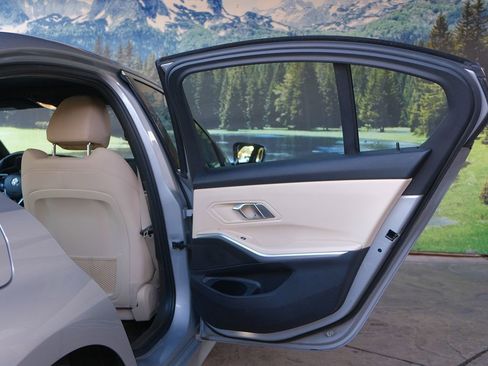 Used 2019 BMW 330i Sedan w/ Driving Assistance Package image 34