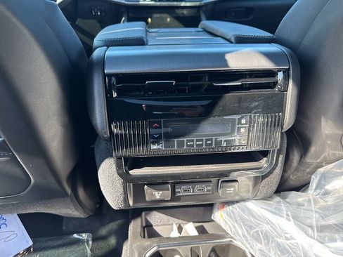 New 2026 Jeep Grand Wagoneer Limited image 24