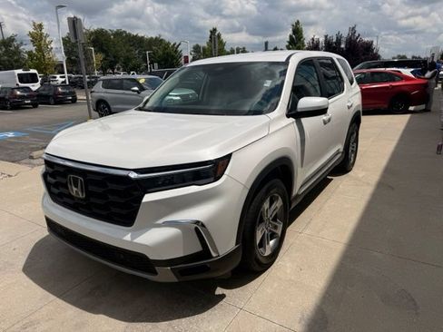 Used 2024 Honda Pilot EX-L image 3