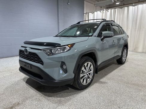 Used 2021 Toyota RAV4 XLE Premium image 4
