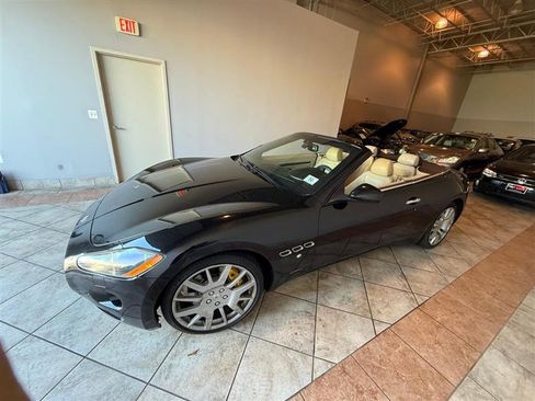 Used 2010 Maserati GranTurismo Convertible image 2
