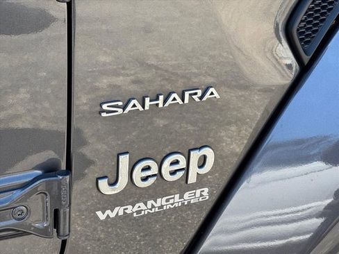 Used 2020 Jeep Wrangler Unlimited Sahara image 2