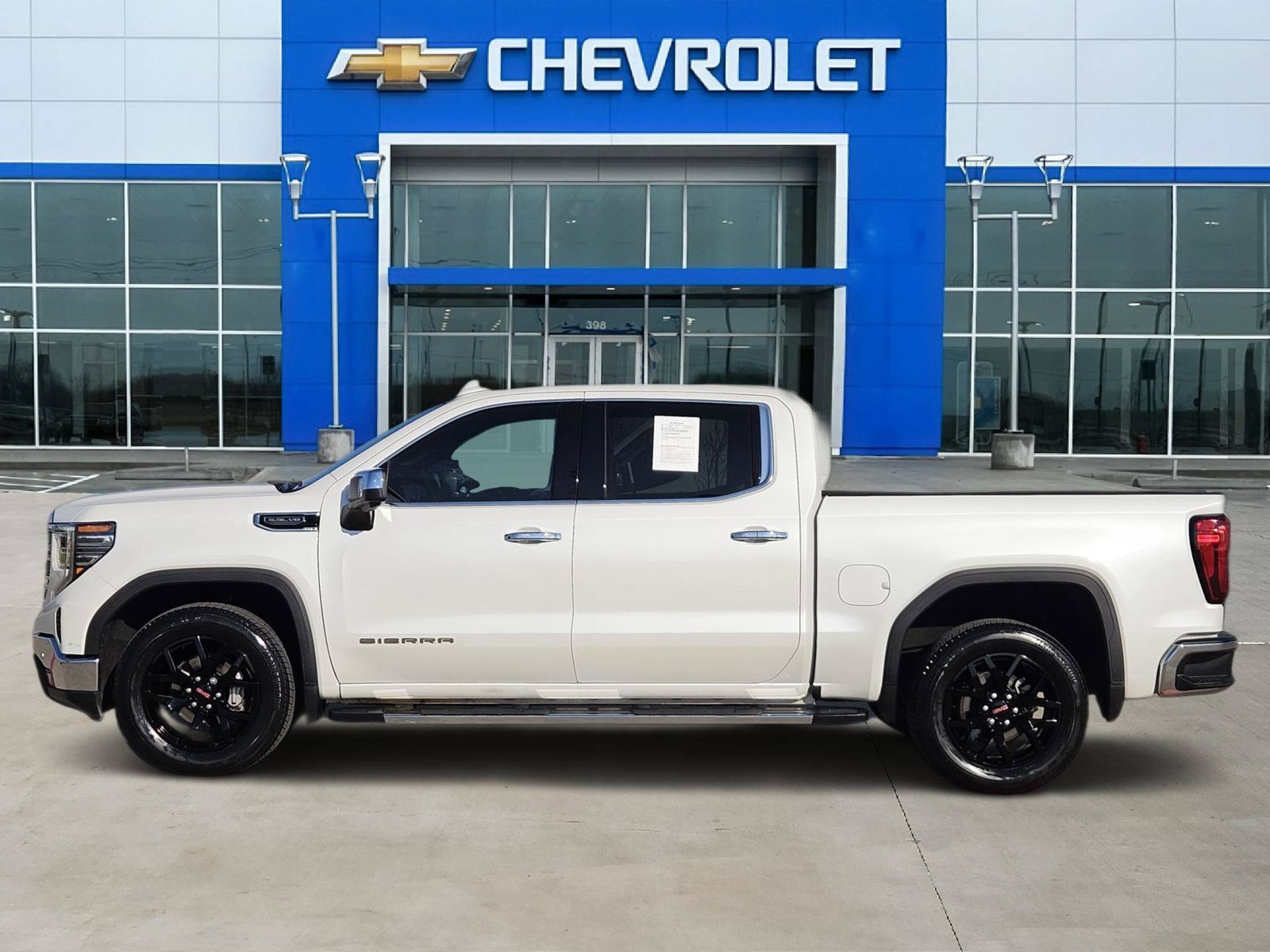 Certified 2024 GMC Sierra 1500 SLT w/ SLT Premium Plus Package RWD image 3