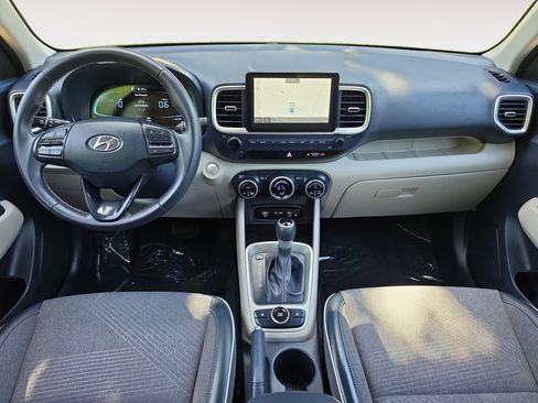 Used 2023 Hyundai Venue Limited FWD image 10