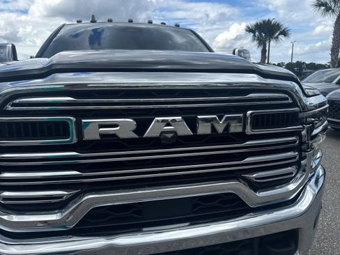 Used 2025 RAM 2500 Laramie AWD/4WD image 10