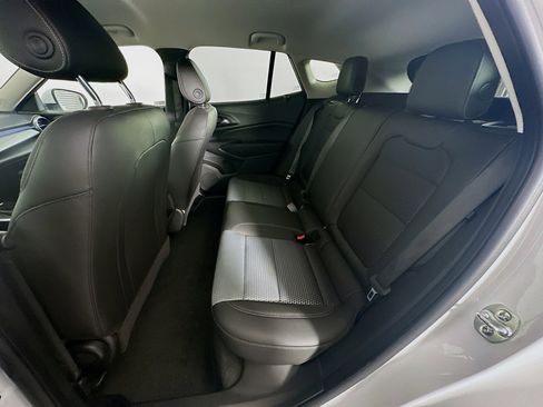 Used 2025 Chevrolet Trax LT w/ LT Convenience Package image 25