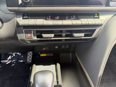 Certified 2025 Toyota Camry SE w/ Convenience Package image 17