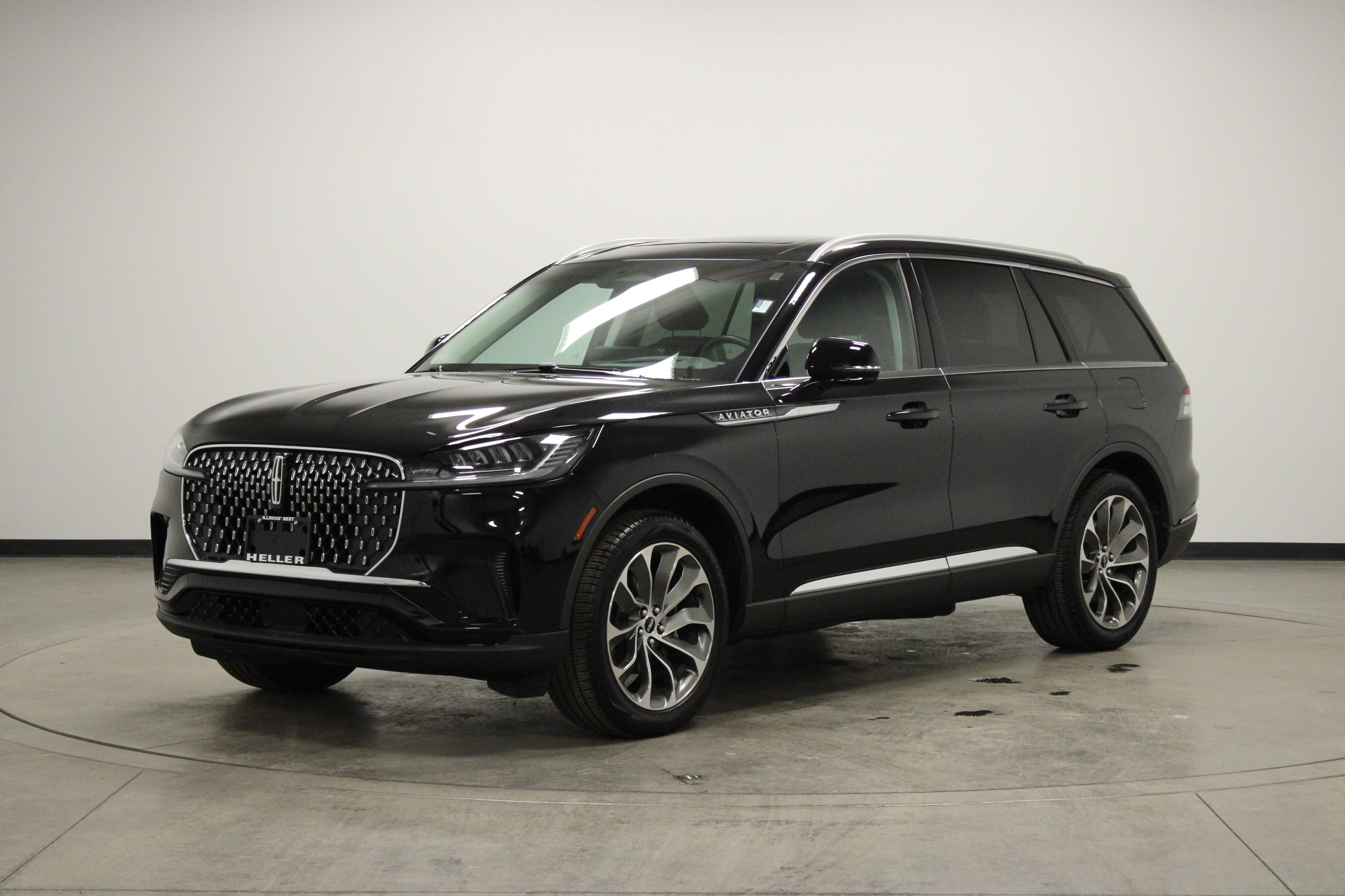 Used 2025 Lincoln Aviator Reserve AWD/4WD image 4