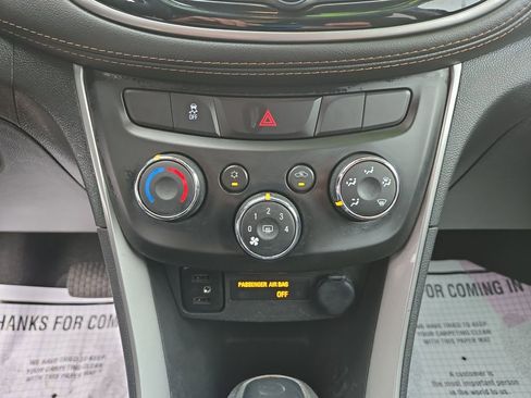 Used 2022 Chevrolet Trax LS w/ Tint and Cruise Package image 20