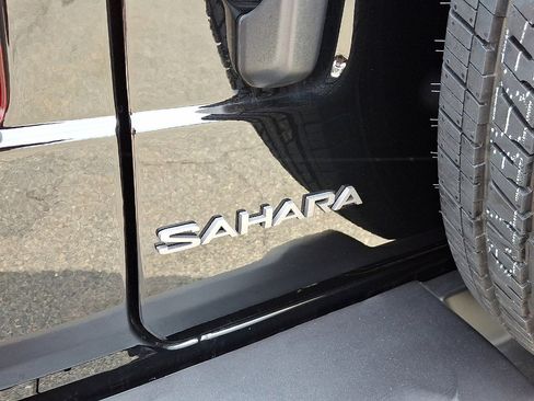 Used 2026 Jeep Wrangler Unlimited Sahara AWD/4WD image 15