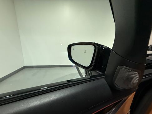 Used 2022 BMW 740i xDrive w/ M Sport Package image 23