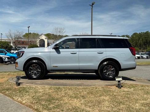 Used 2025 Ford Expedition Tremor image 4