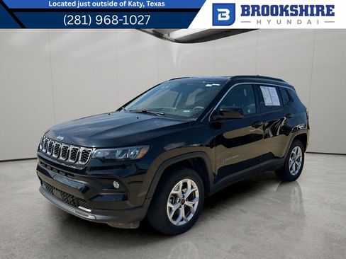 Used 2025 Jeep Compass Latitude AWD/4WD image 1
