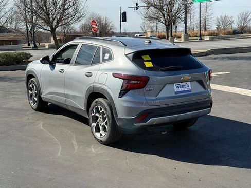 Used 2025 Chevrolet Trax LT w/ Driver Confidence Package image 3