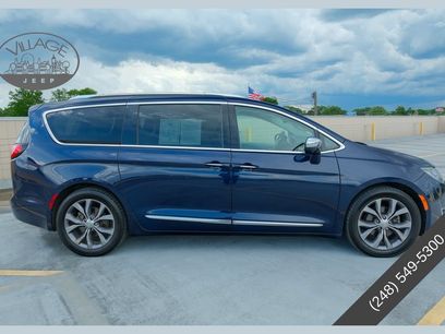 Used 2019 Chrysler Pacifica Limited w/ Tire & Wheel Group
