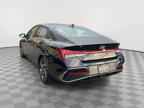 Certified 2025 Hyundai Elantra SEL image 4