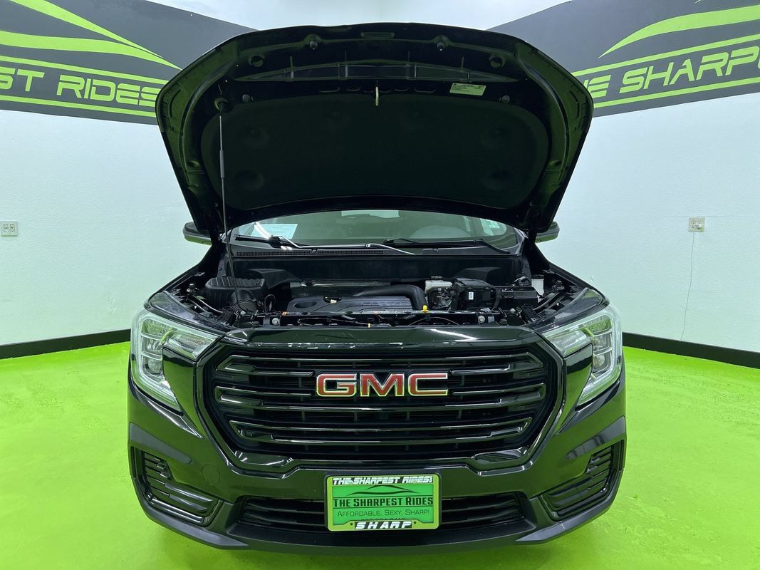 Used 2024 GMC Terrain SLE w/ Driver Convenience Package FWD image 4