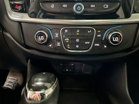 Used 2018 Chevrolet Traverse LT FWD image 16